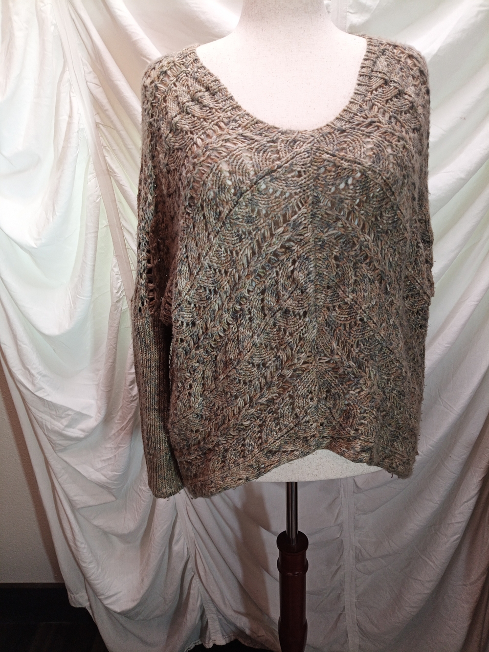 Nostalgia Scoop-Neck Cable Knit Sweater in Heathered Brown-Green